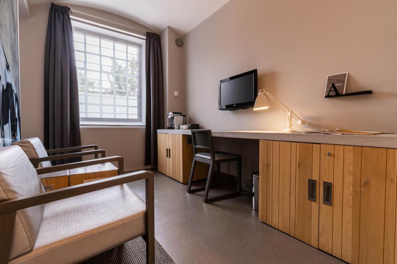 Het Arresthuis Roermond Exterior foto A typical room at the hotel