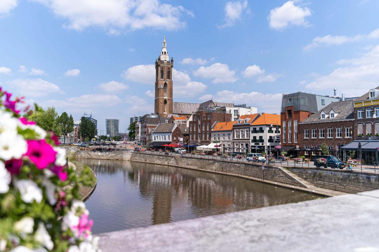 Het Arresthuis Roermond Exterior foto View of the centre of the town