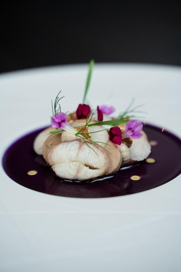 Het Arresthuis Roermond Exterior foto A dish of monkfish