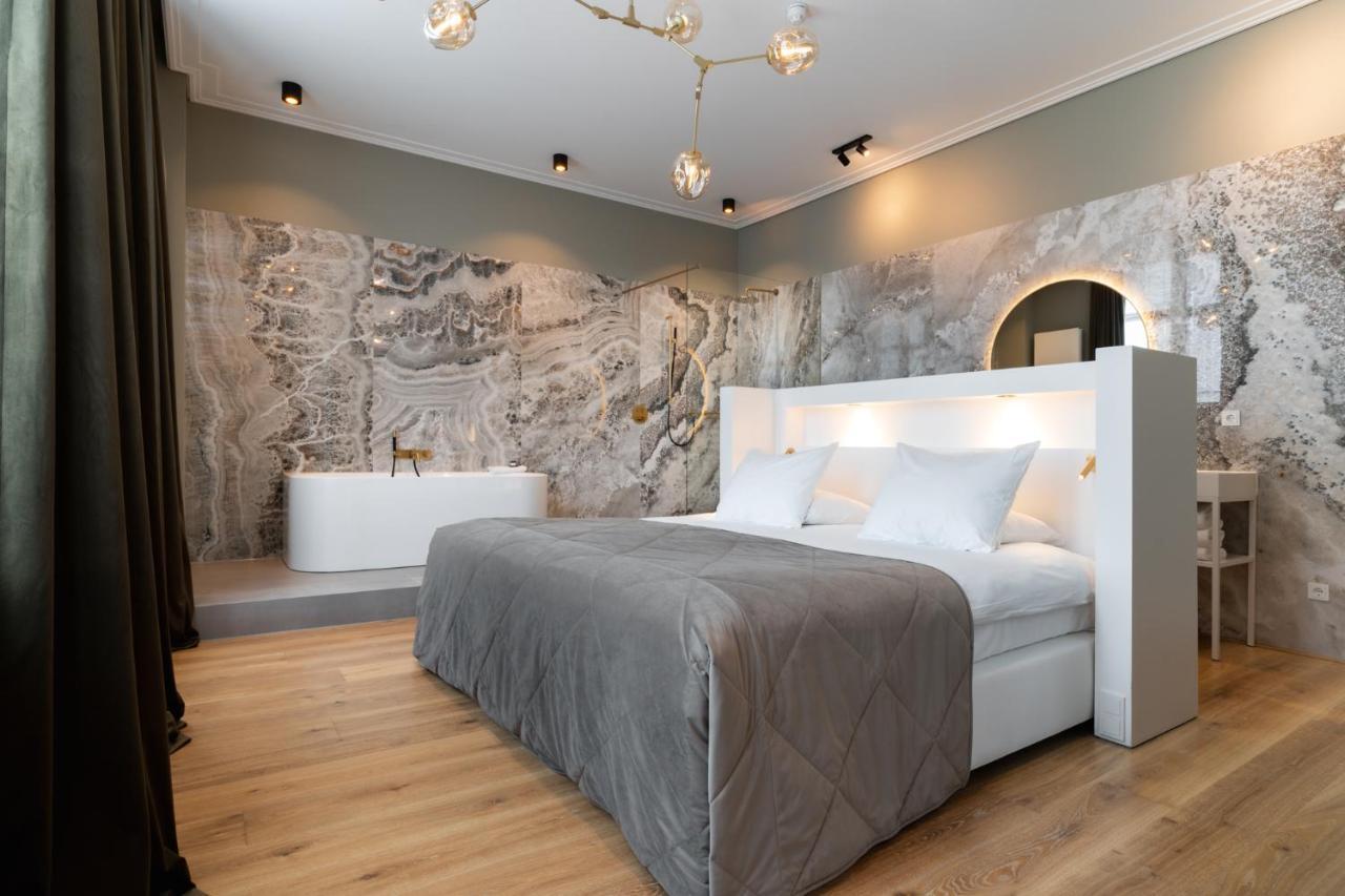 Het Arresthuis Roermond Exterior foto A room at the hotel