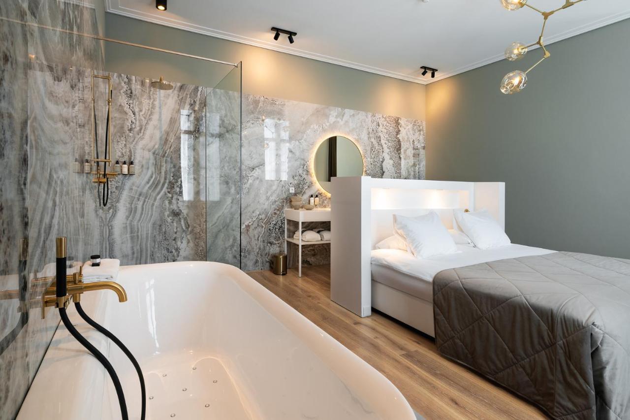 Het Arresthuis Roermond Exterior foto A room at the hotel