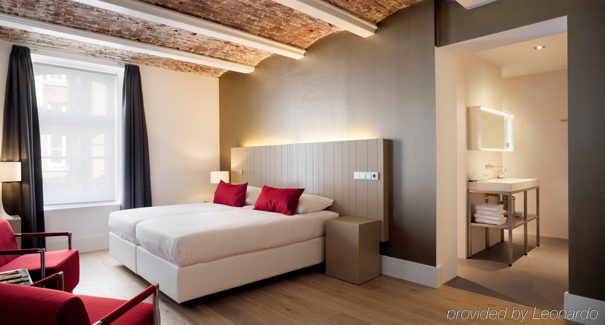Het Arresthuis Roermond Habitación foto A room at the hotel