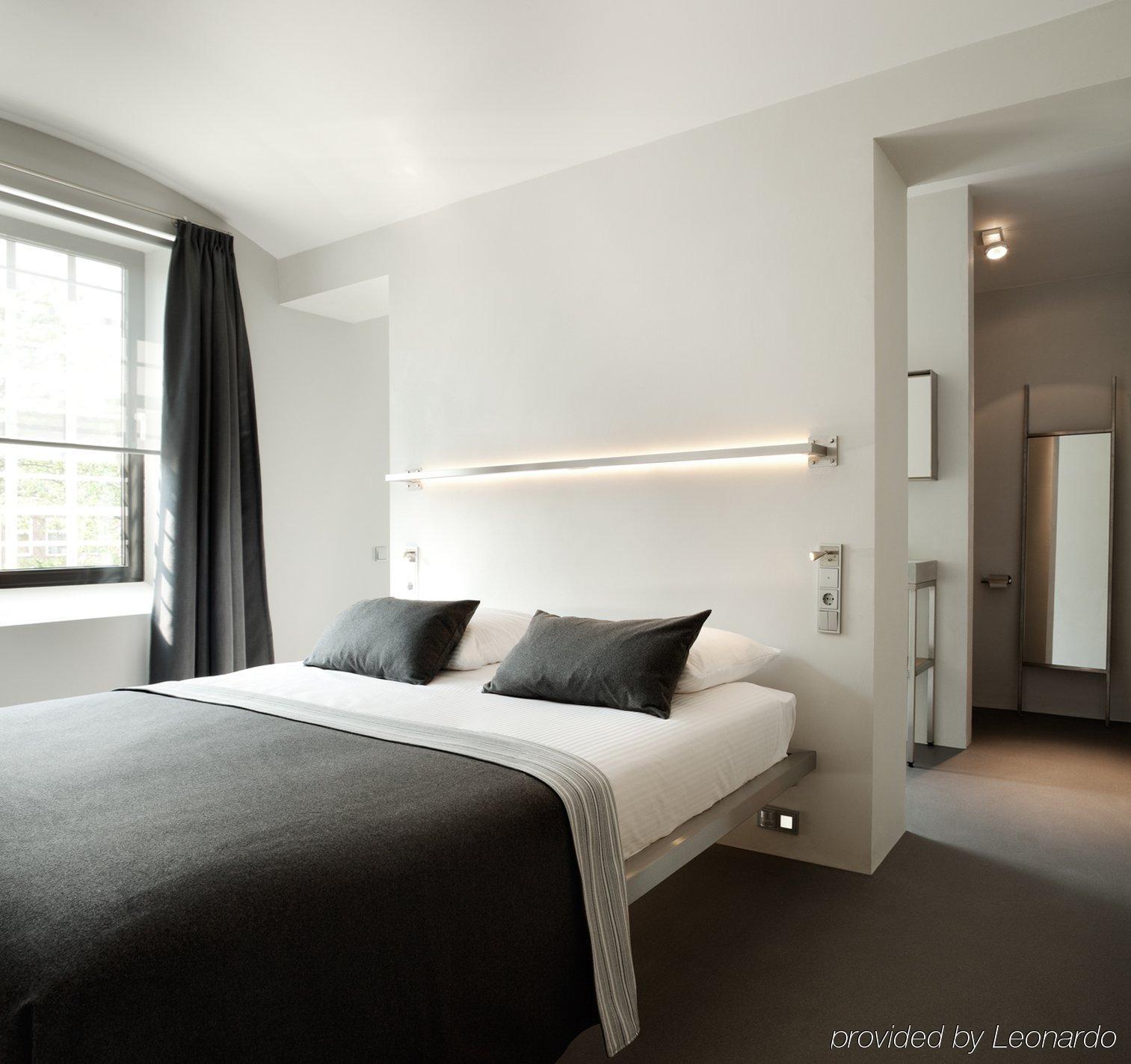 Het Arresthuis Roermond Habitación foto A room at the hotel